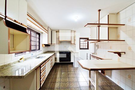 Casa à venda com 340m², 4 quartos e 6 vagas Casa à venda com 340m², 4 quartos e 6 vagasCozinha