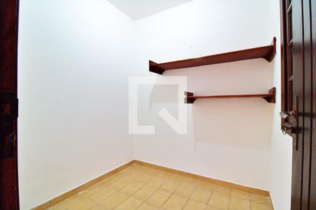 Casa à venda com 340m², 4 quartos e 6 vagas Casa à venda com 340m², 4 quartos e 6 vagasQuarto de Serviço