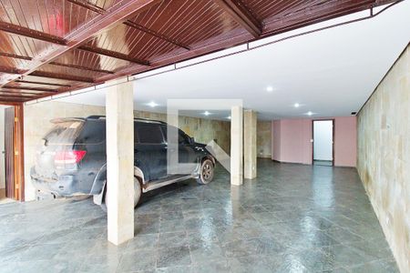 Casa à venda com 340m², 4 quartos e 6 vagas Casa à venda com 340m², 4 quartos e 6 vagasGaragem
