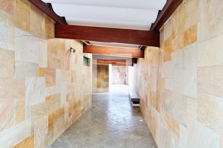 Casa à venda com 340m², 4 quartos e 6 vagas Casa à venda com 340m², 4 quartos e 6 vagasÁrea Externa