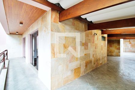 Casa à venda com 340m², 4 quartos e 6 vagas Casa à venda com 340m², 4 quartos e 6 vagasÁrea Externa