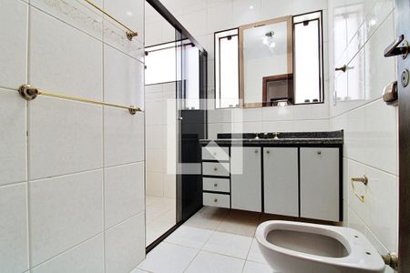 Casa à venda com 340m², 4 quartos e 6 vagas Casa à venda com 340m², 4 quartos e 6 vagasBanheiro