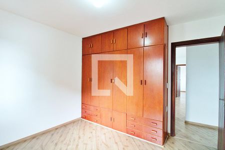 Casa à venda com 340m², 4 quartos e 6 vagas Casa à venda com 340m², 4 quartos e 6 vagasQuarto 2