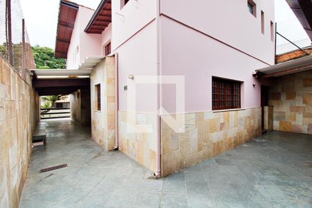 Casa à venda com 340m², 4 quartos e 6 vagas Casa à venda com 340m², 4 quartos e 6 vagasÁrea Externa