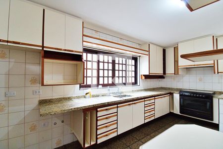 Casa à venda com 340m², 4 quartos e 6 vagas Casa à venda com 340m², 4 quartos e 6 vagasCozinha