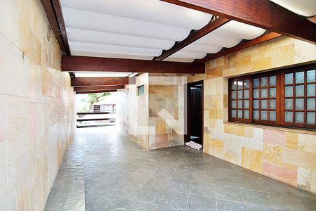 Casa à venda com 340m², 4 quartos e 6 vagas Casa à venda com 340m², 4 quartos e 6 vagasÁrea Externa