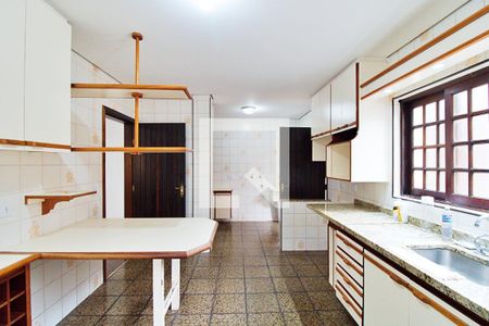 Casa à venda com 340m², 4 quartos e 6 vagas Casa à venda com 340m², 4 quartos e 6 vagasCozinha