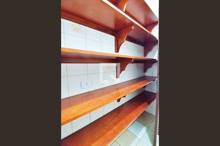 Casa à venda com 340m², 4 quartos e 6 vagas Casa à venda com 340m², 4 quartos e 6 vagasDespensa