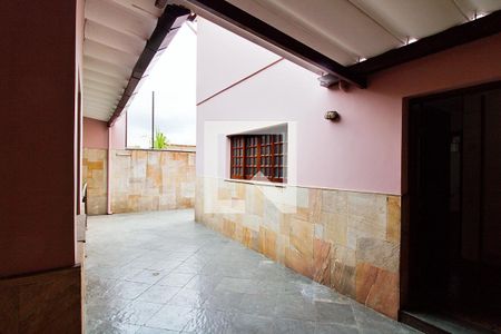 Casa à venda com 340m², 4 quartos e 6 vagas Casa à venda com 340m², 4 quartos e 6 vagasÁrea Externa