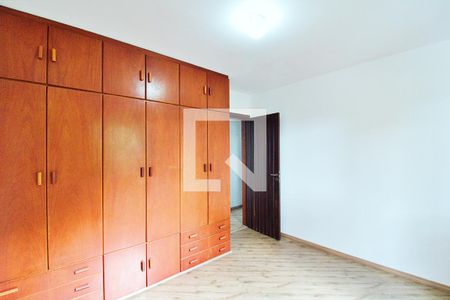 Casa à venda com 340m², 4 quartos e 6 vagas Casa à venda com 340m², 4 quartos e 6 vagasQuarto 2