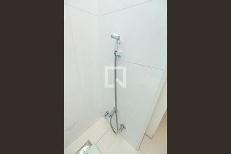 Apartamento à venda com 77m², 2 quartos e 1 vagaDetalhe do banheiro social