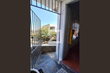 Casa à venda com 200m², 2 quartos e 2 vagas Casa à venda com 200m², 2 quartos e 2 vagasÁrea de Serviço