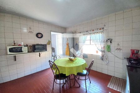 Casa à venda com 200m², 2 quartos e 2 vagas Casa à venda com 200m², 2 quartos e 2 vagasCozinha