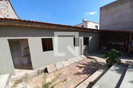 Casa à venda com 200m², 2 quartos e 2 vagas Casa à venda com 200m², 2 quartos e 2 vagasQuintal