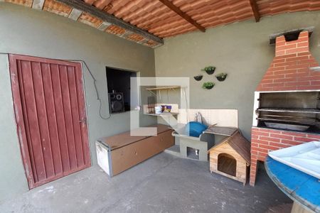 Casa à venda com 200m², 2 quartos e 2 vagas Casa à venda com 200m², 2 quartos e 2 vagasQuintal