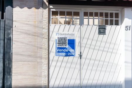 Casa à venda com 140m², 2 quartos e 2 vagasFachada - Placa Quinto Andar