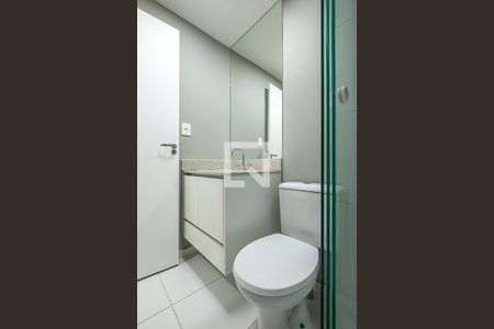 Banheiro de apartamento para alugar com 1 quarto, 38m² em Pinheiros, São Paulo