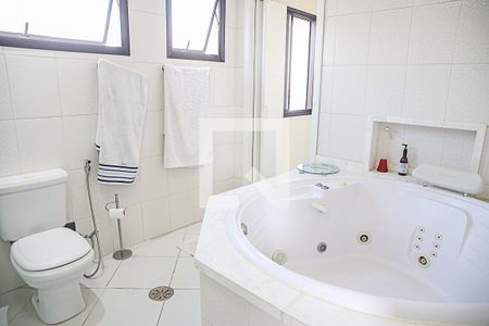 Apartamento à venda com 260m², 3 quartos e 2 vagasBanheiro da Suíte 3