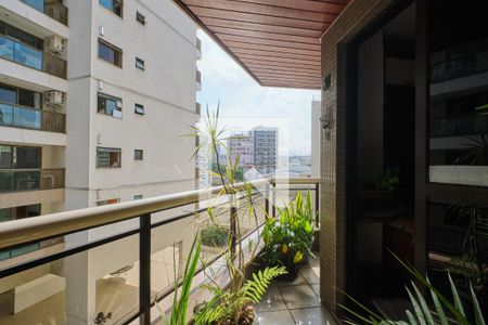 Apartamento à venda com 152m², 3 quartos e 2 vagas Apartamento à venda com 152m², 3 quartos e 2 vagasQuarto 2 Varanda