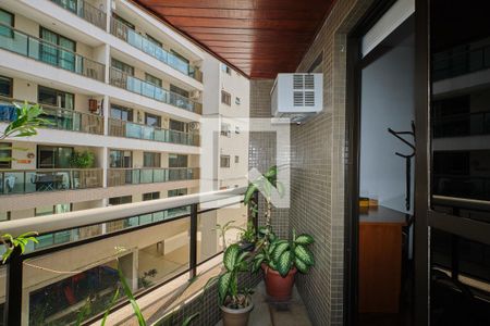 Apartamento à venda com 152m², 3 quartos e 2 vagas Apartamento à venda com 152m², 3 quartos e 2 vagasQuarto Suíte Varanda