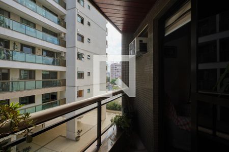 Apartamento à venda com 152m², 3 quartos e 2 vagas Apartamento à venda com 152m², 3 quartos e 2 vagasQuarto 3 Varanda