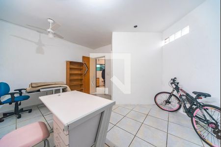 Casa à venda com 285m², 3 quartos e 3 vagas Casa à venda com 285m², 3 quartos e 3 vagasQuarto escritoiro