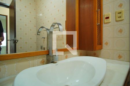 Casa à venda com 253m², 3 quartos e 2 vagasBanheiro do corredor