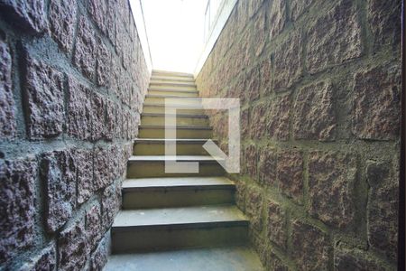 Casa à venda com 253m², 3 quartos e 2 vagasAcesso a garagem pátio _Fundos