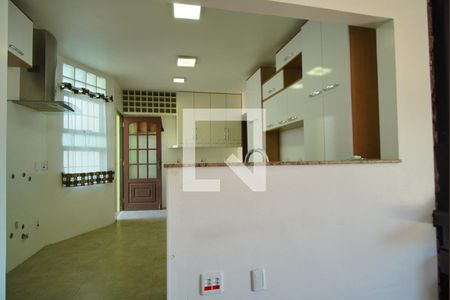 Casa à venda com 253m², 3 quartos e 2 vagasCozinha