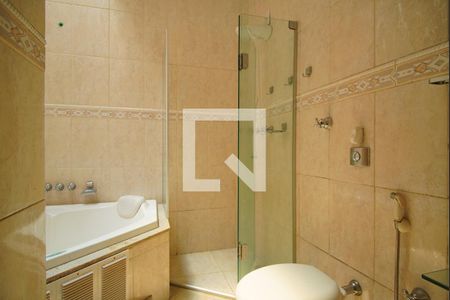 Casa à venda com 253m², 3 quartos e 2 vagasBanheiro da suíte