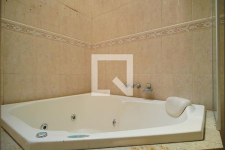 Casa à venda com 253m², 3 quartos e 2 vagasBanheiro suíte _ banheira