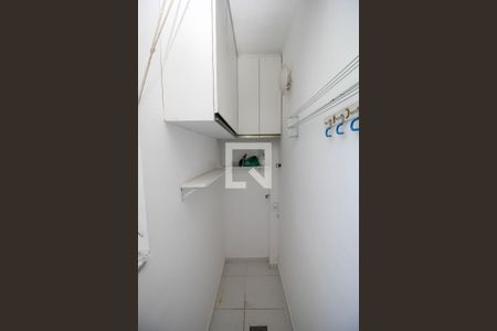 Apartamento à venda com 56m², 2 quartos e sem vaga Apartamento à venda com 56m², 2 quartos e sem vagaQuarto de Serviço