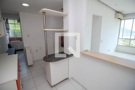 Apartamento à venda com 56m², 2 quartos e sem vaga Apartamento à venda com 56m², 2 quartos e sem vagaCozinha - Armários