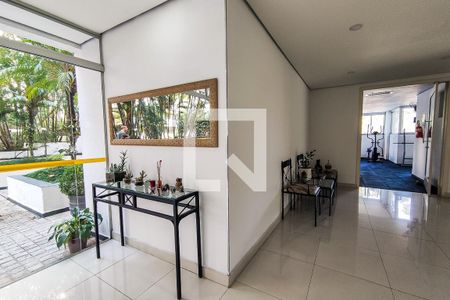 Apartamento à venda com 68m², 3 quartos e 2 vagas Apartamento à venda com 68m², 3 quartos e 2 vagasÁrea Comum - Hall Social