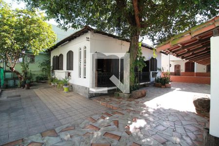 Casa à venda com 450m², 5 quartos e 2 vagasQuintal