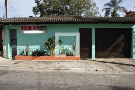 Casa à venda com 350m², 4 quartos e 3 vagas Casa à venda com 350m², 4 quartos e 3 vagasFachada