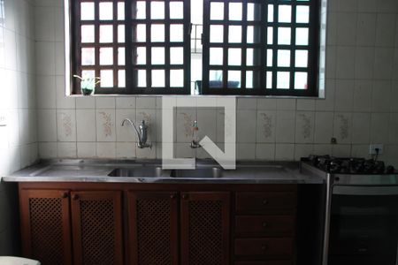 Casa à venda com 350m², 4 quartos e 3 vagascozinha