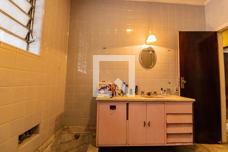 Casa para alugar com 379m², 5 quartos e 2 vagasDetalhe do banheiro