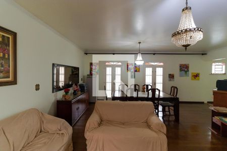 Casa à venda com 363m², 4 quartos e 6 vagas Casa à venda com 363m², 4 quartos e 6 vagasSalas