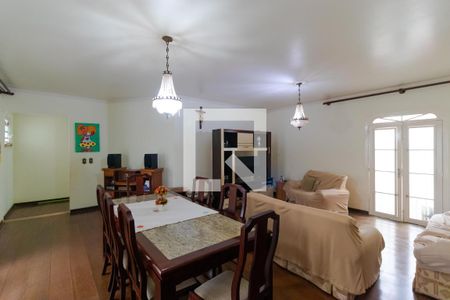 Casa à venda com 363m², 4 quartos e 6 vagas Casa à venda com 363m², 4 quartos e 6 vagasSalas