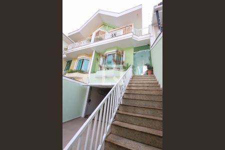 Casa à venda com 185m², 3 quartos e 4 vagas Casa à venda com 185m², 3 quartos e 4 vagasFachada