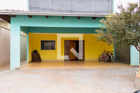Entrada de casa para alugar com 4 quartos, 400m² em Jardim Bonanza, Goiânia