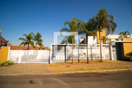 Casa de condomínio à venda com 184m², 3 quartos e 4 vagas Casa de condomínio à venda com 184m², 3 quartos e 4 vagasFachada do Condomíno