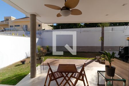 Casa de condomínio à venda com 184m², 3 quartos e 4 vagas Casa de condomínio à venda com 184m², 3 quartos e 4 vagasQuintal com Churrasqueira
