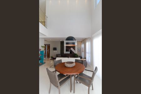 Casa de condomínio à venda com 184m², 3 quartos e 4 vagas Casa de condomínio à venda com 184m², 3 quartos e 4 vagasSalas