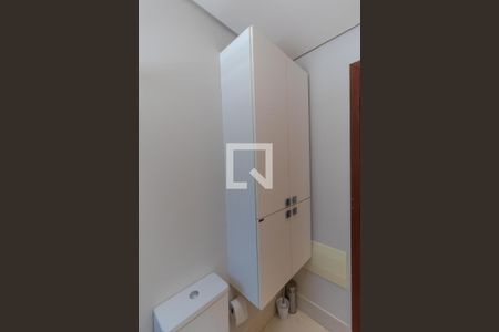 Casa de condomínio à venda com 184m², 3 quartos e 4 vagas Casa de condomínio à venda com 184m², 3 quartos e 4 vagasBanheiro da Suite 02
