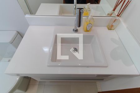 Casa de condomínio à venda com 184m², 3 quartos e 4 vagas Casa de condomínio à venda com 184m², 3 quartos e 4 vagasBanheiro da Suite 01