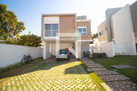 Casa de condomínio à venda com 184m², 3 quartos e 4 vagas Casa de condomínio à venda com 184m², 3 quartos e 4 vagasFachada