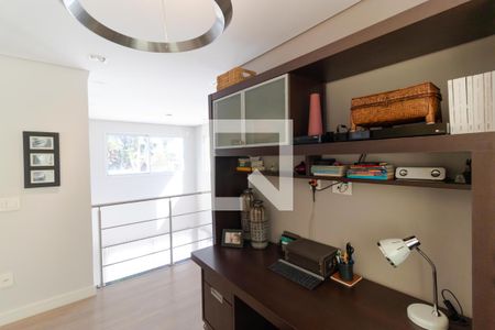 Casa de condomínio à venda com 184m², 3 quartos e 4 vagas Casa de condomínio à venda com 184m², 3 quartos e 4 vagasHall Íntimo