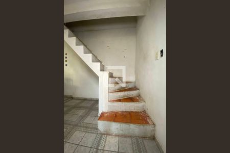 Casa para alugar com 177m², 5 quartos e 1 vagaEscada